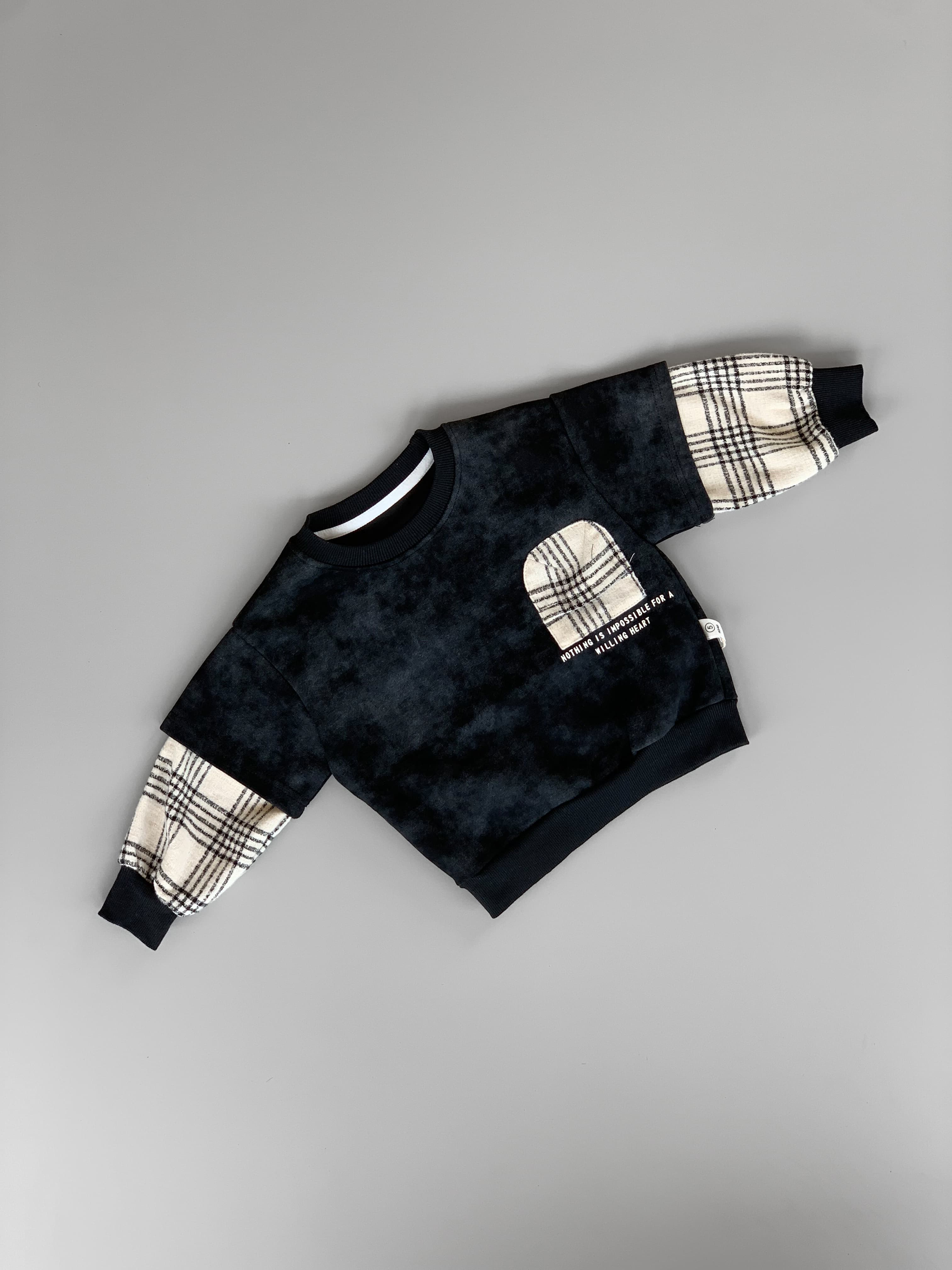 Modern vogue Black T-shirt 3691